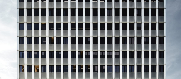 Izzivi pri obnovi stolpnice in rešitev Finstral