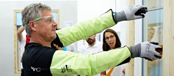 Protivlomna okna s sodobno varnostno opremo.